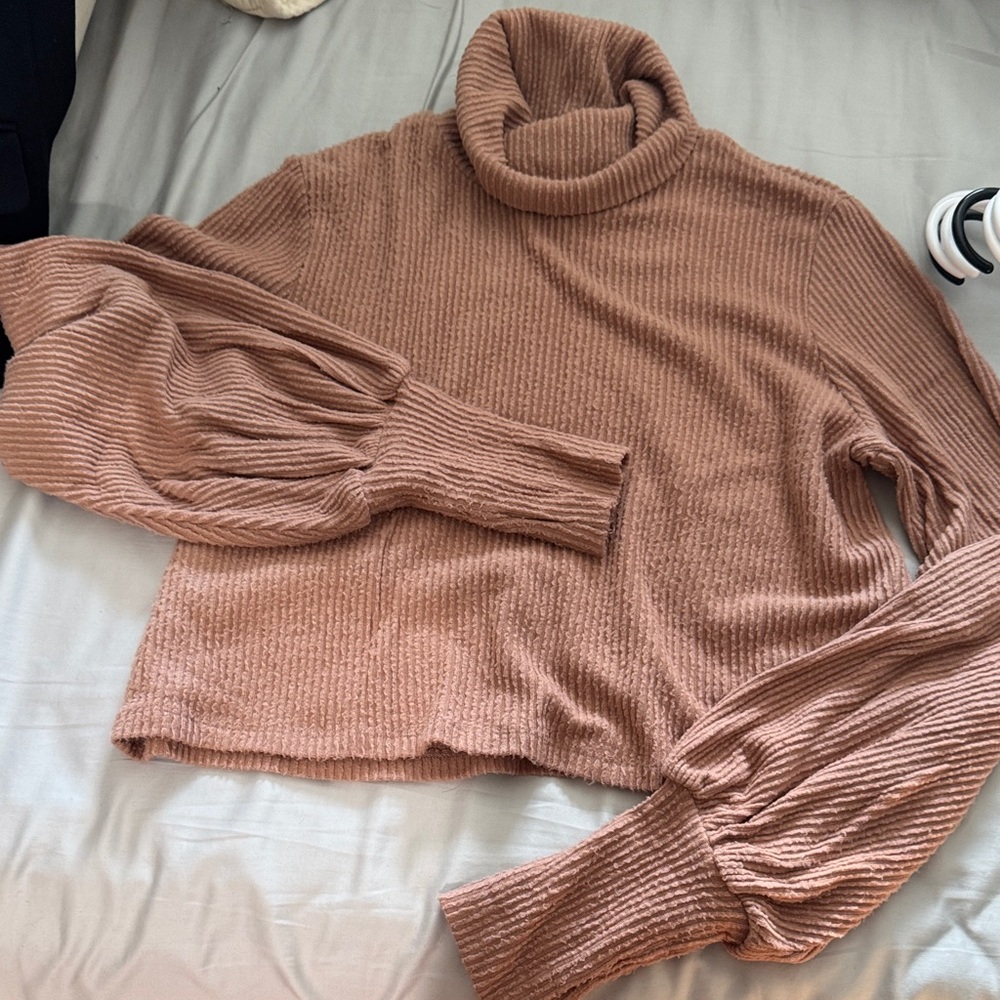 Cropped turtleneck